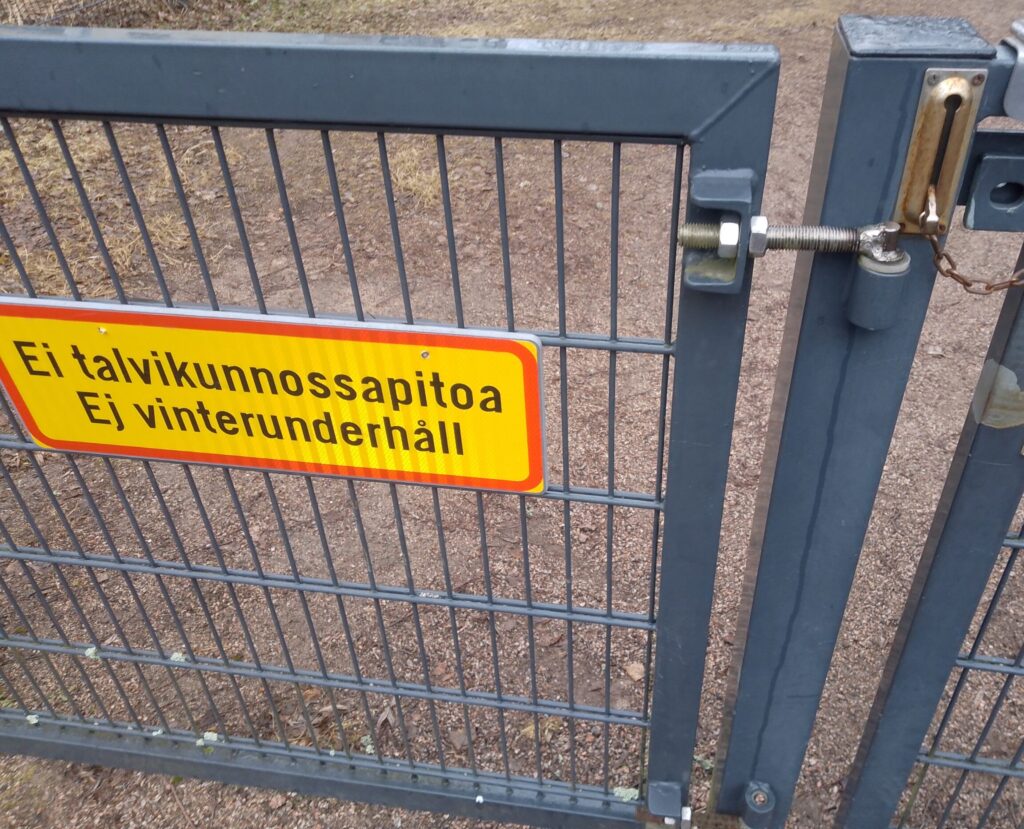 kuristumisrako portin ja pylvään välissä? kuristumisrako portin ja pylvään välissä?