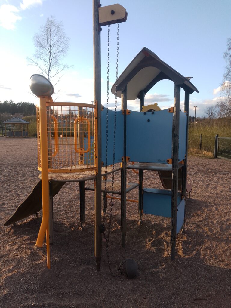 vapaa kettinki jonka voi kääntää kaulan ympärille ja pudota vapaa kettinki jonka voi kääntää kaulan ympärille ja pudota